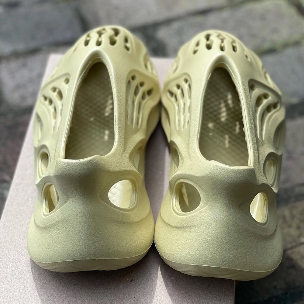 Yeezy foam runner NEW in box - Picture 4 of 4